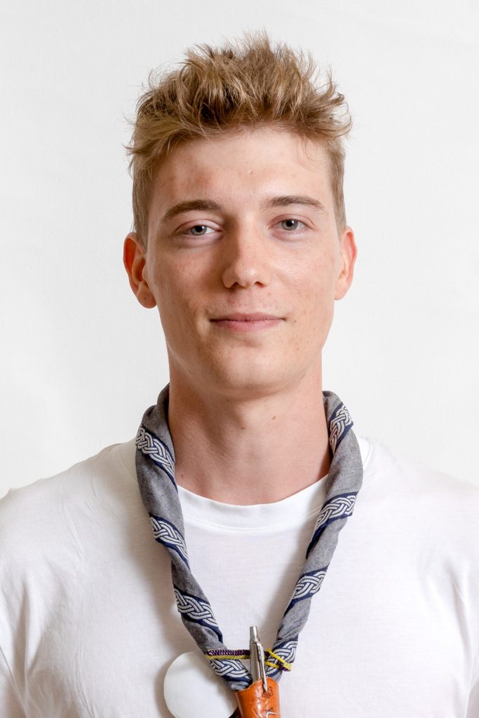 Leiter mit blonden Haaren